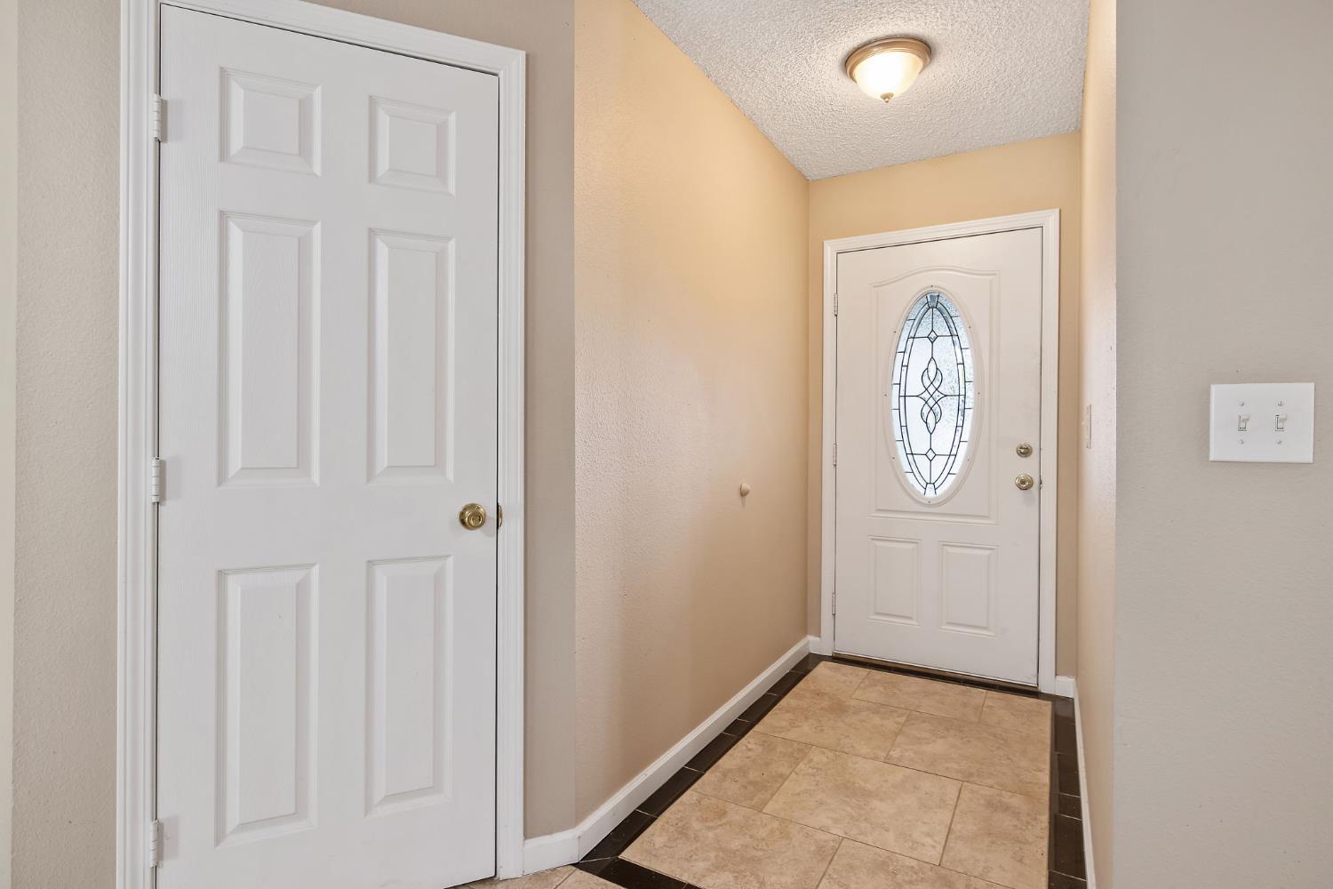 1035 Michelle Ct, Hanford, CA 93230