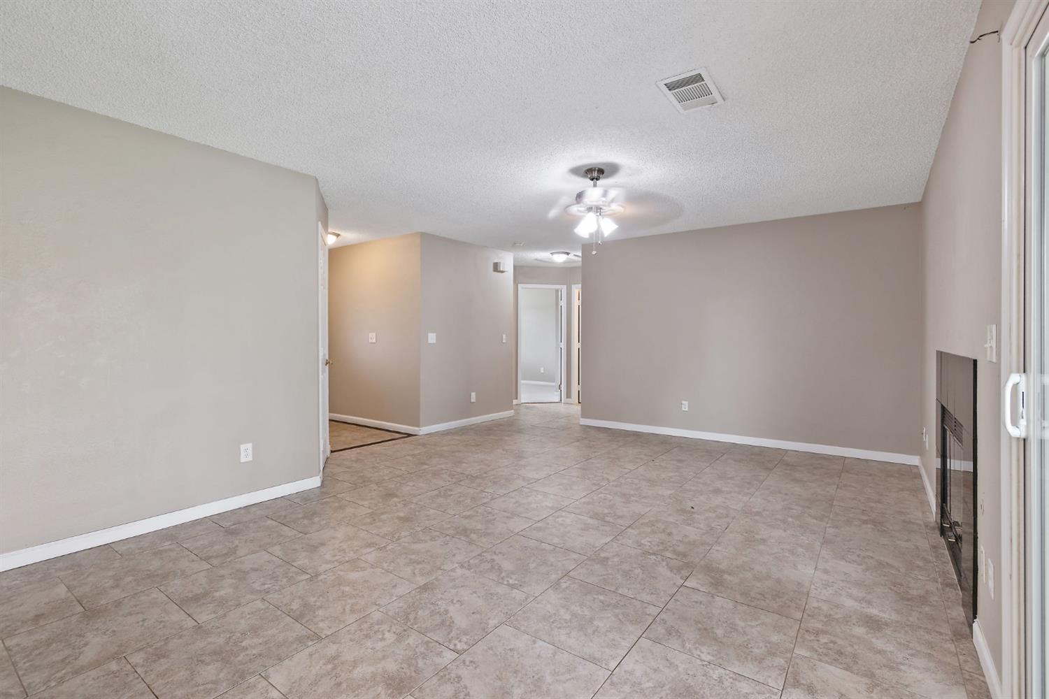 1035 Michelle Ct, Hanford, CA 93230