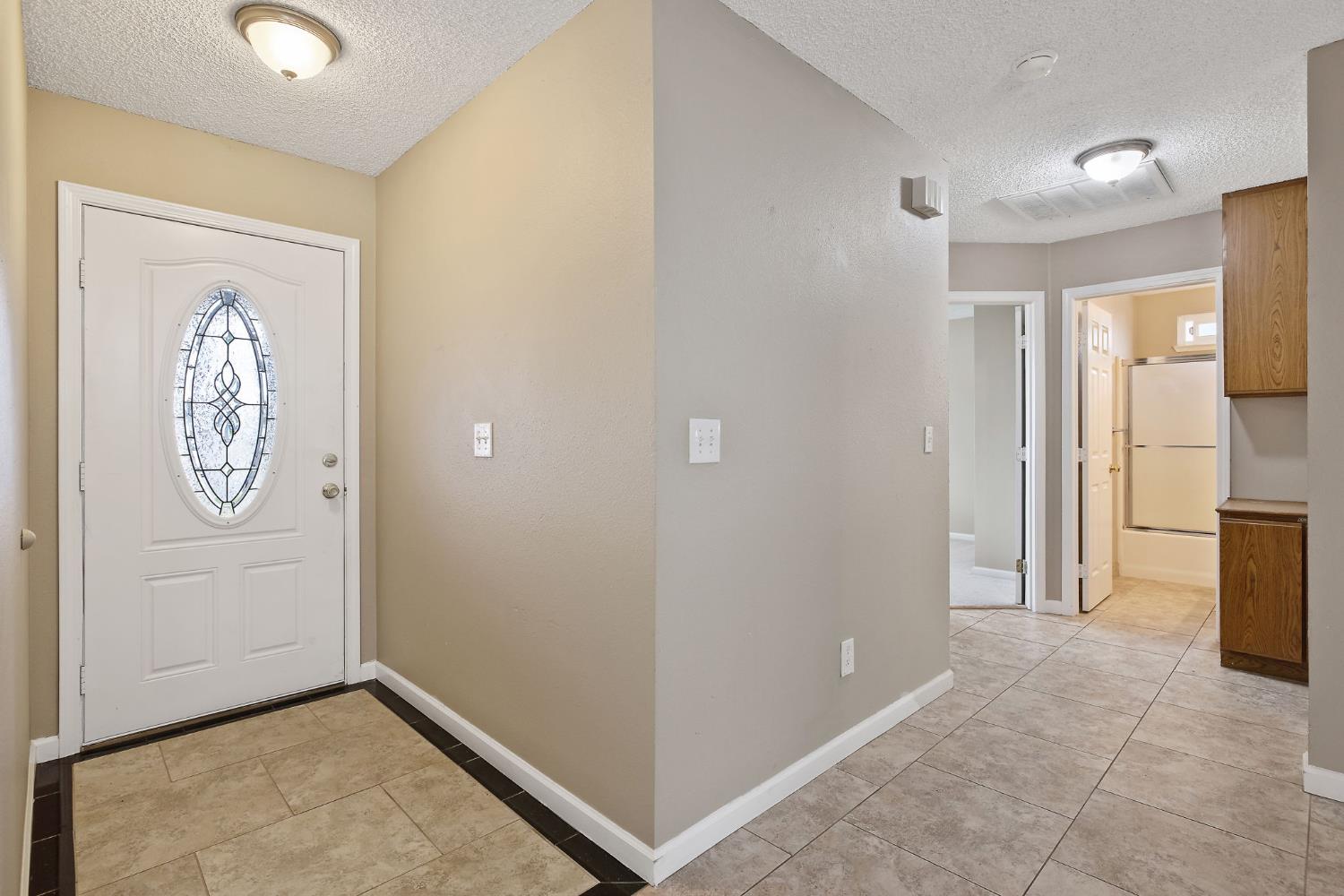 1035 Michelle Ct, Hanford, CA 93230