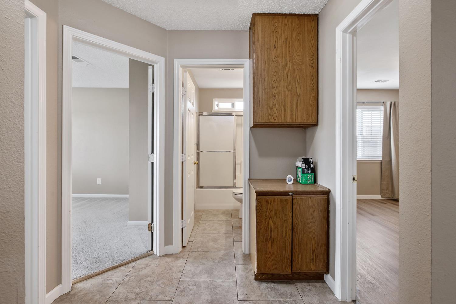 1035 Michelle Ct, Hanford, CA 93230