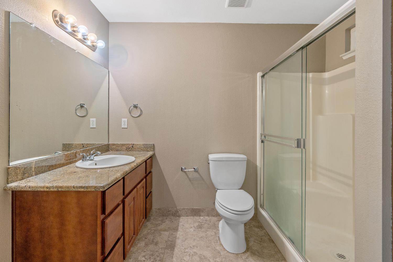 1035 Michelle Ct, Hanford, CA 93230