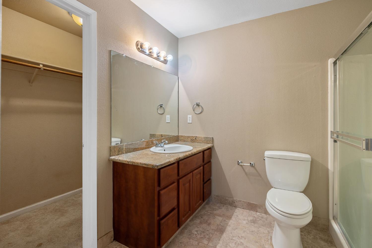 1035 Michelle Ct, Hanford, CA 93230
