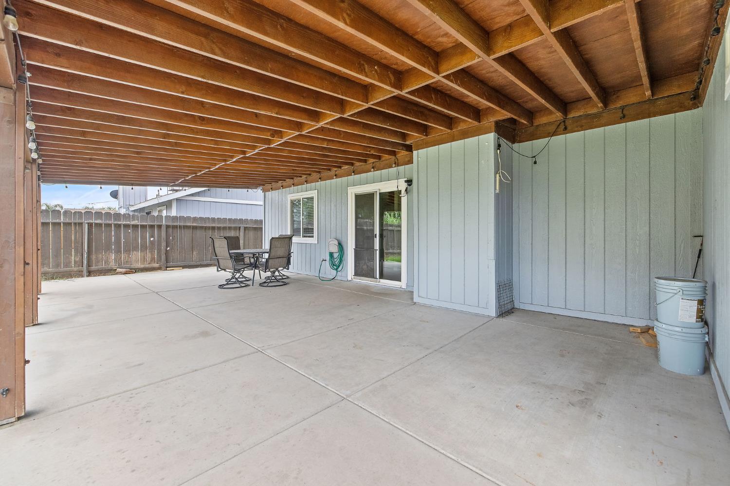 1035 Michelle Ct, Hanford, CA 93230