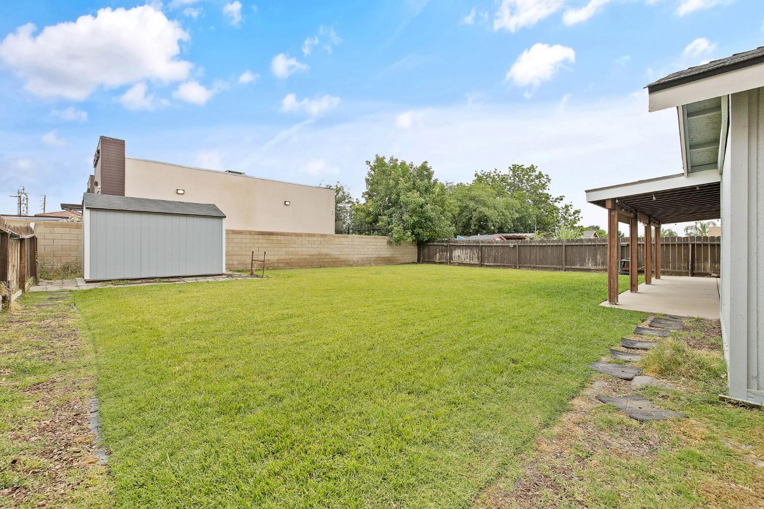 1035 Michelle Ct, Hanford, CA 93230