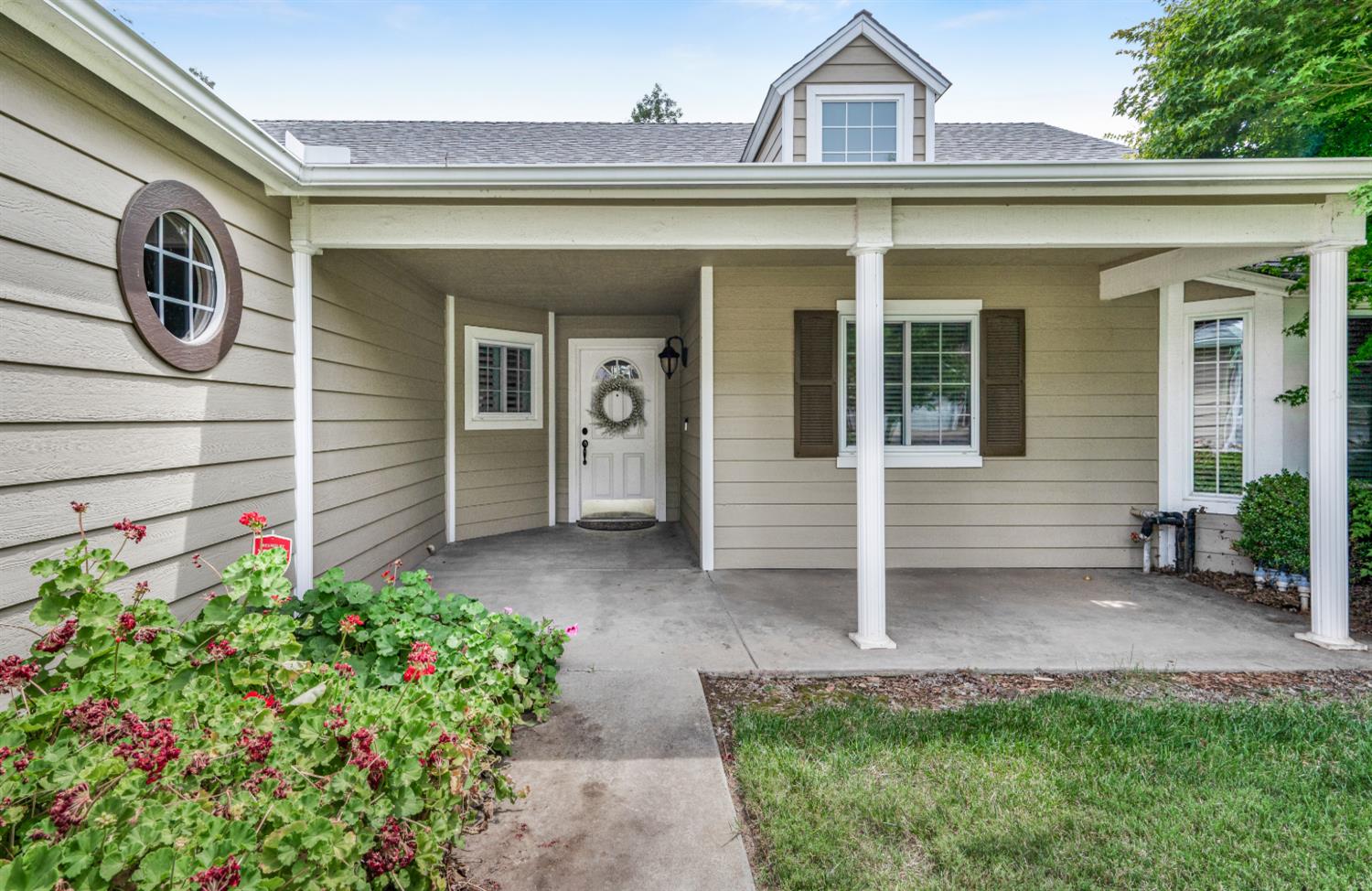 612 W El Paso Ave, Clovis, CA 93611