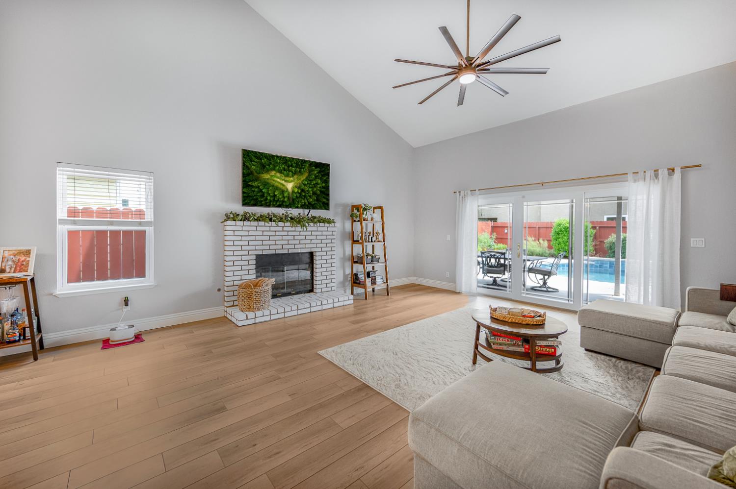 612 W El Paso Ave, Clovis, CA 93611