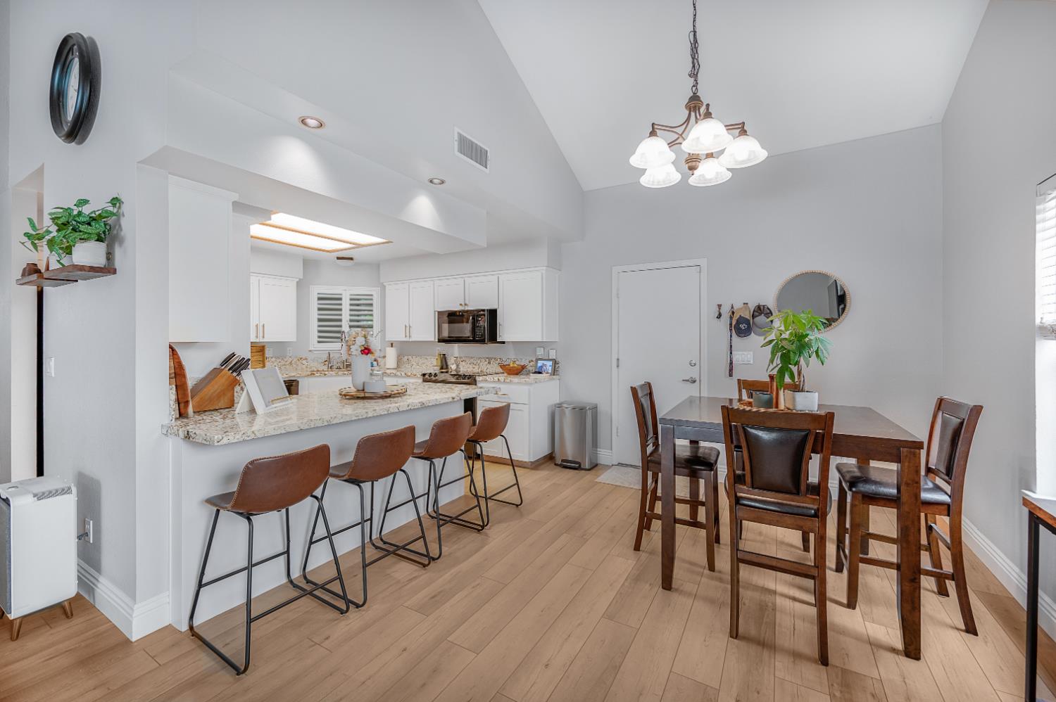 612 W El Paso Ave, Clovis, CA 93611