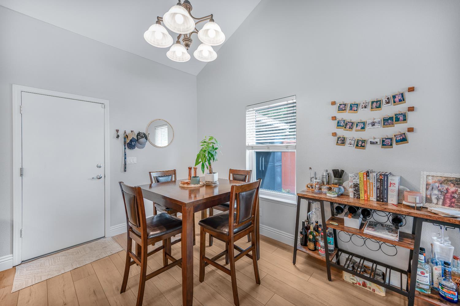 612 W El Paso Ave, Clovis, CA 93611