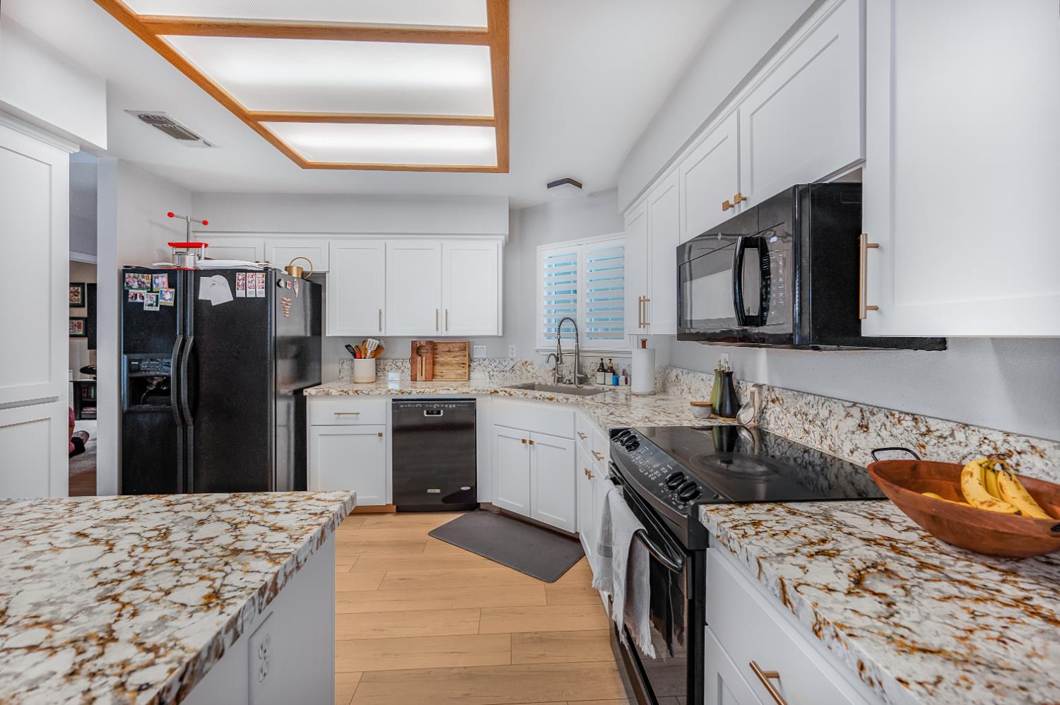 612 W El Paso Ave, Clovis, CA 93611