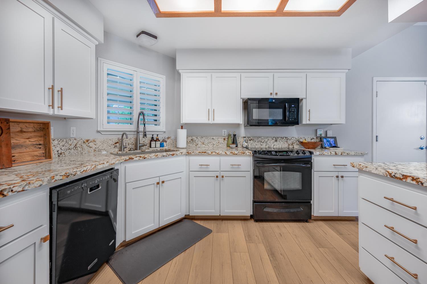 612 W El Paso Ave, Clovis, CA 93611