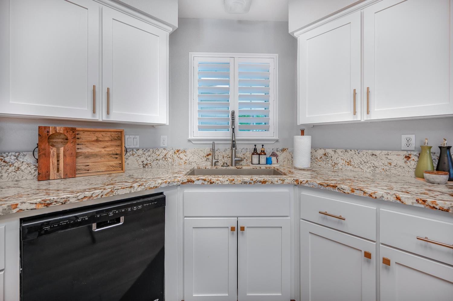 612 W El Paso Ave, Clovis, CA 93611