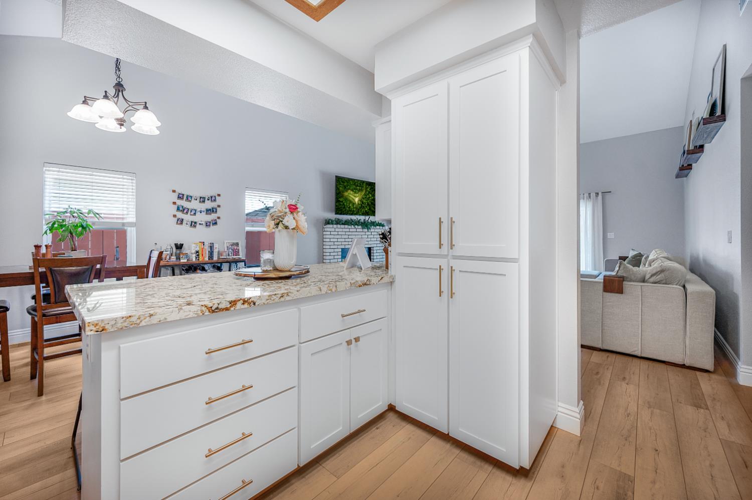 612 W El Paso Ave, Clovis, CA 93611