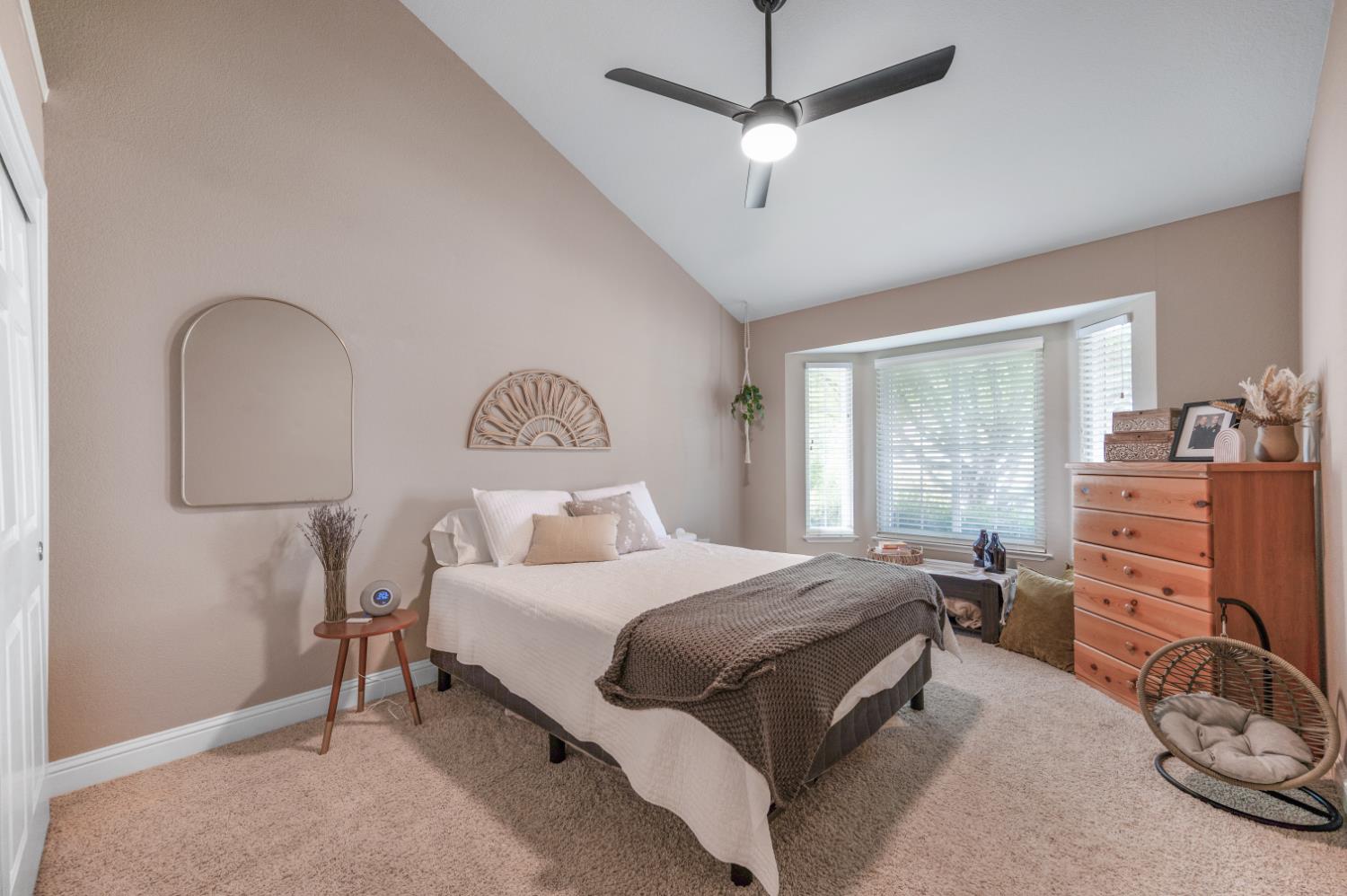 612 W El Paso Ave, Clovis, CA 93611
