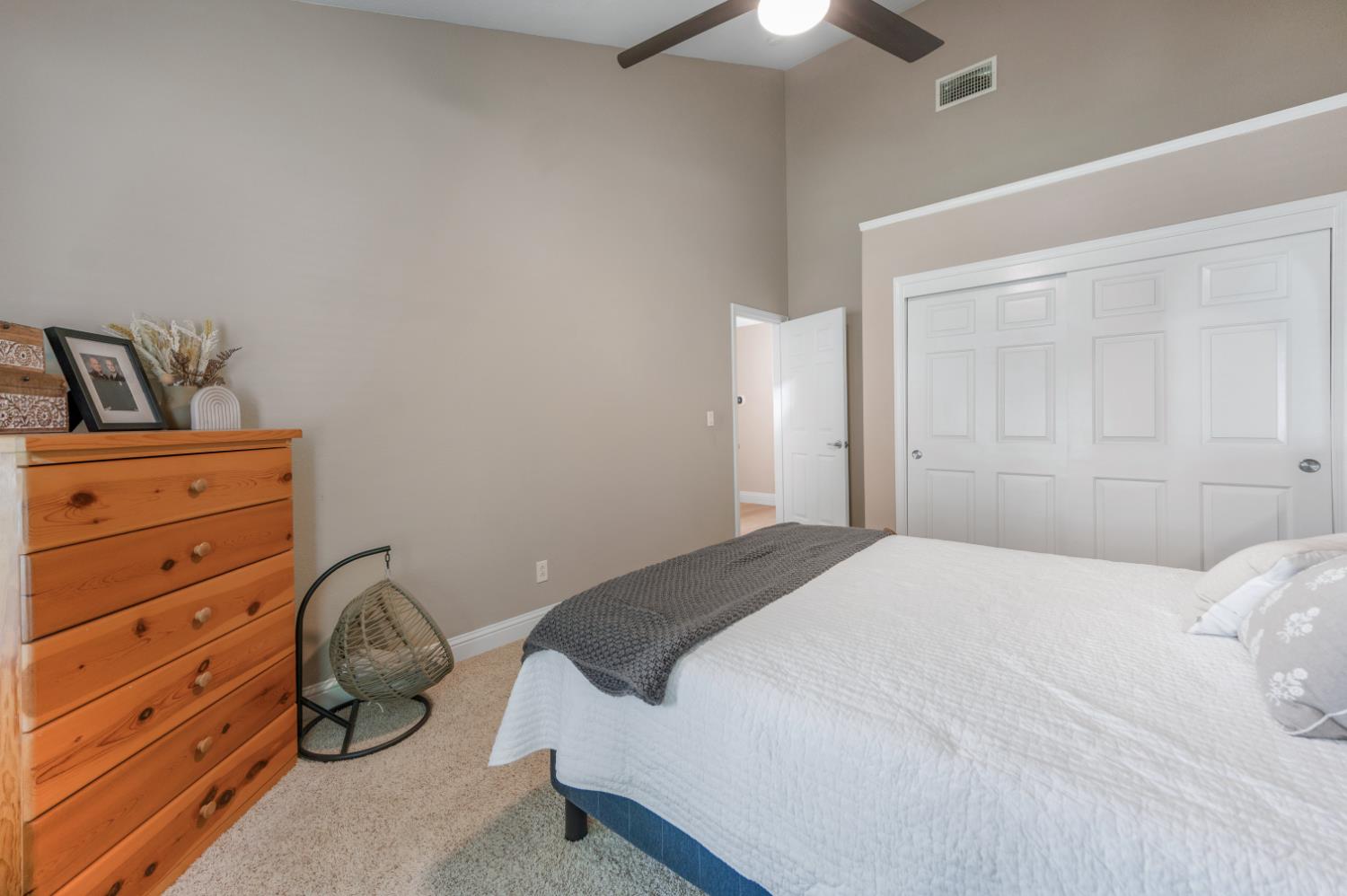 612 W El Paso Ave, Clovis, CA 93611