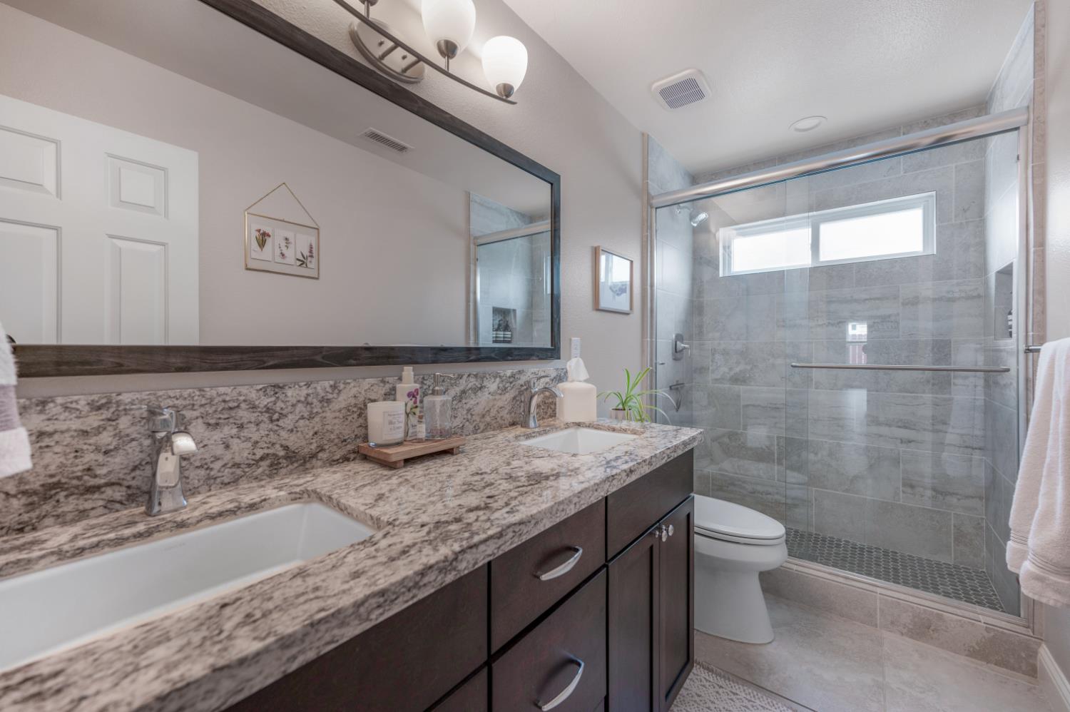 612 W El Paso Ave, Clovis, CA 93611