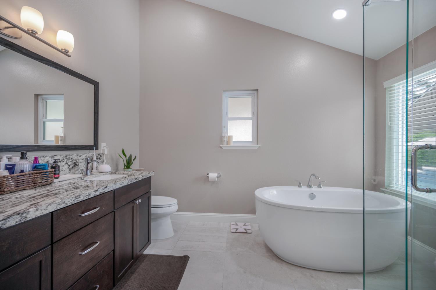 612 W El Paso Ave, Clovis, CA 93611
