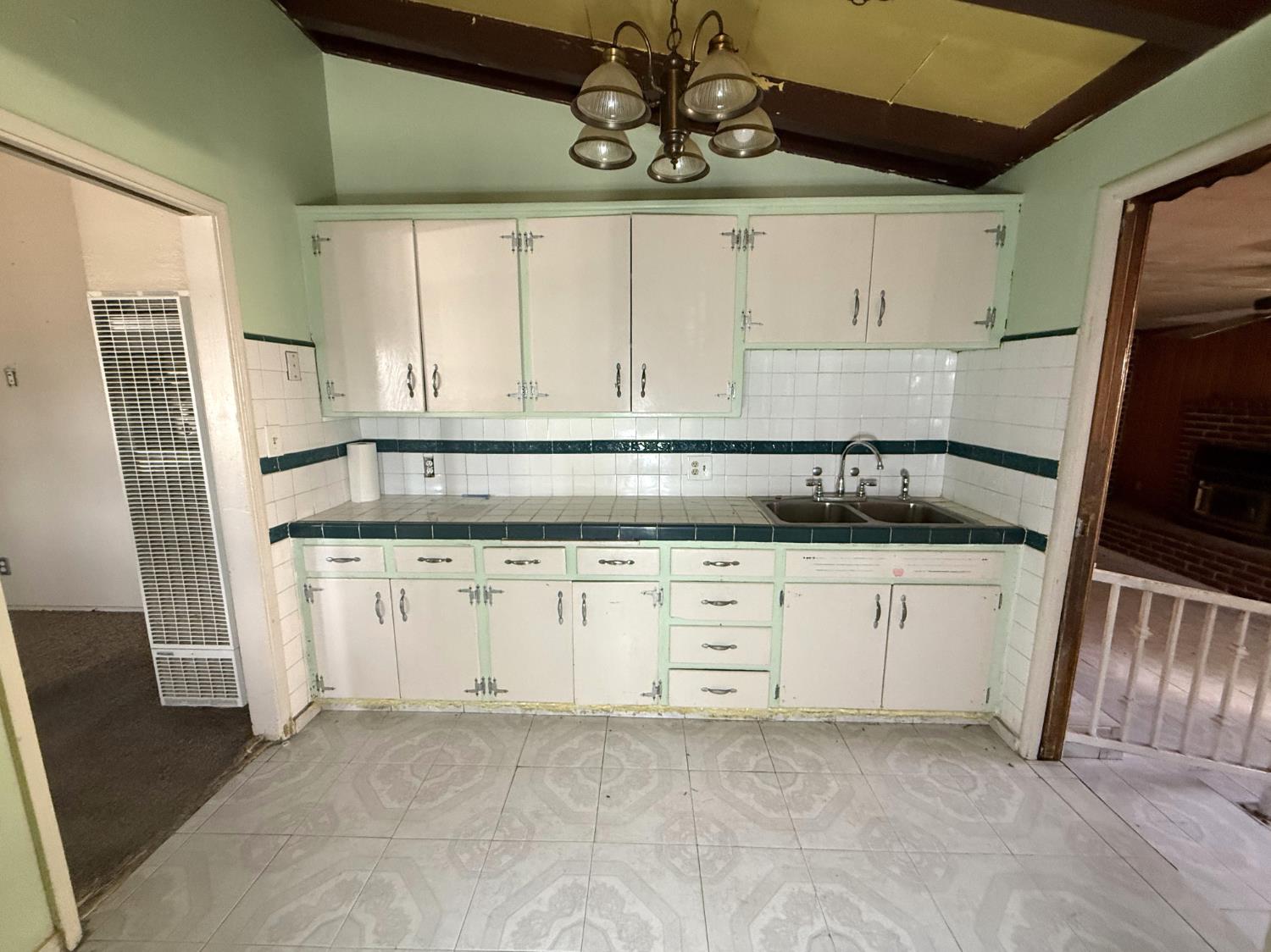 901 S C St, Madera, CA 93638