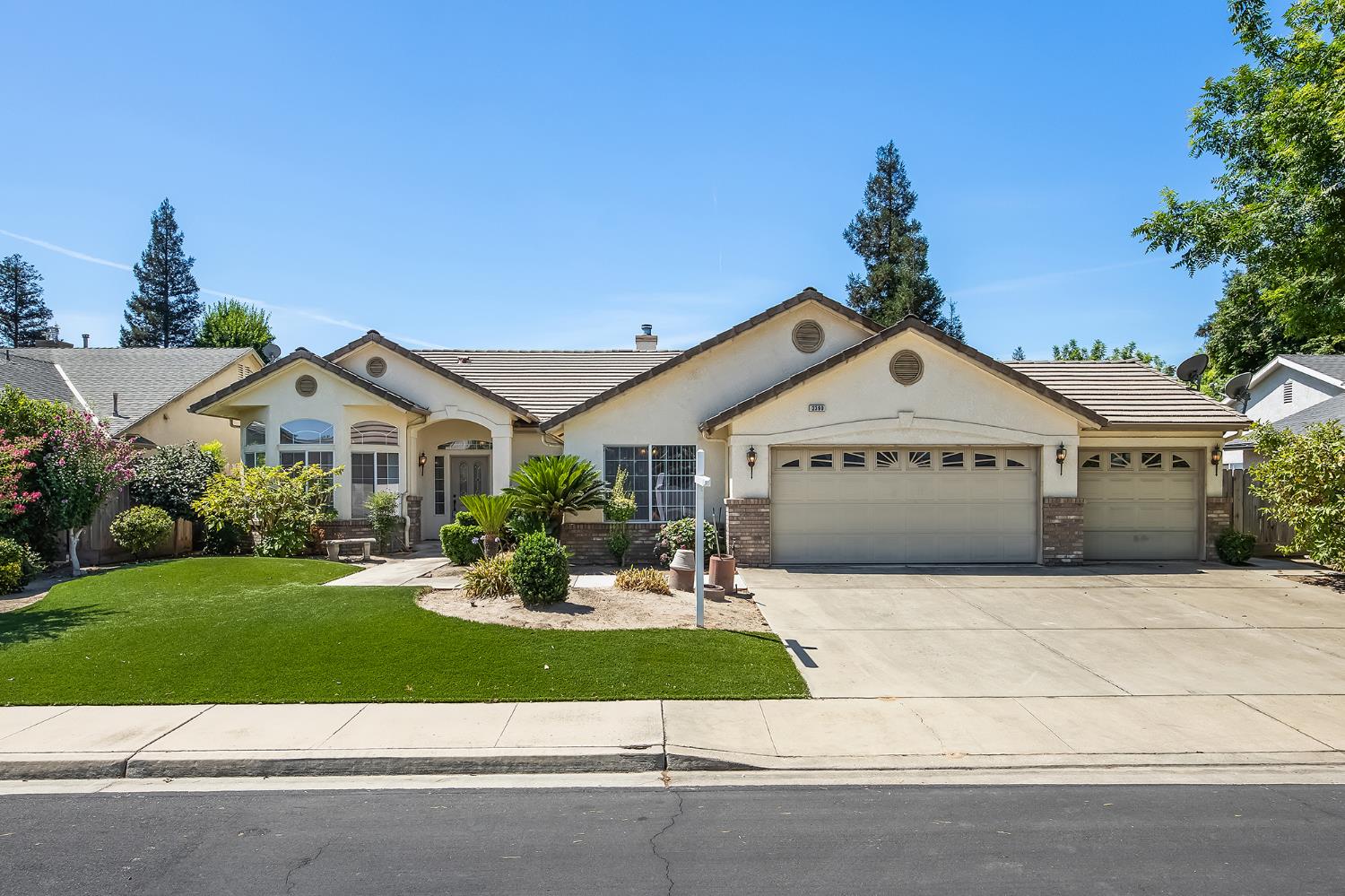 2390 Silverbrooke St, Kingsburg, CA 93631