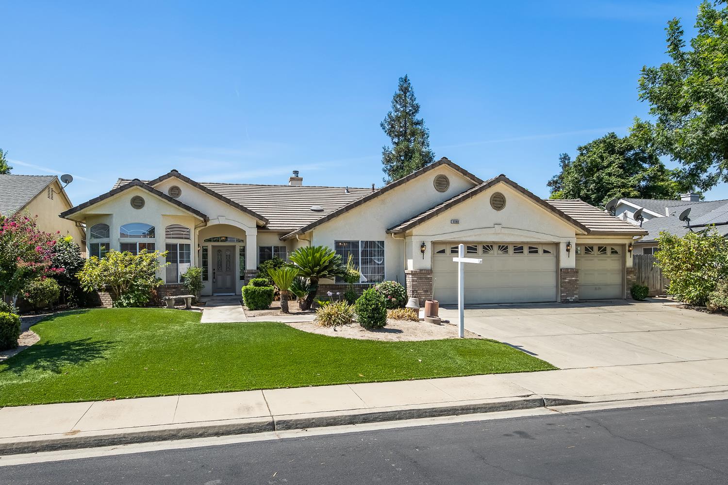 2390 Silverbrooke St, Kingsburg, CA 93631