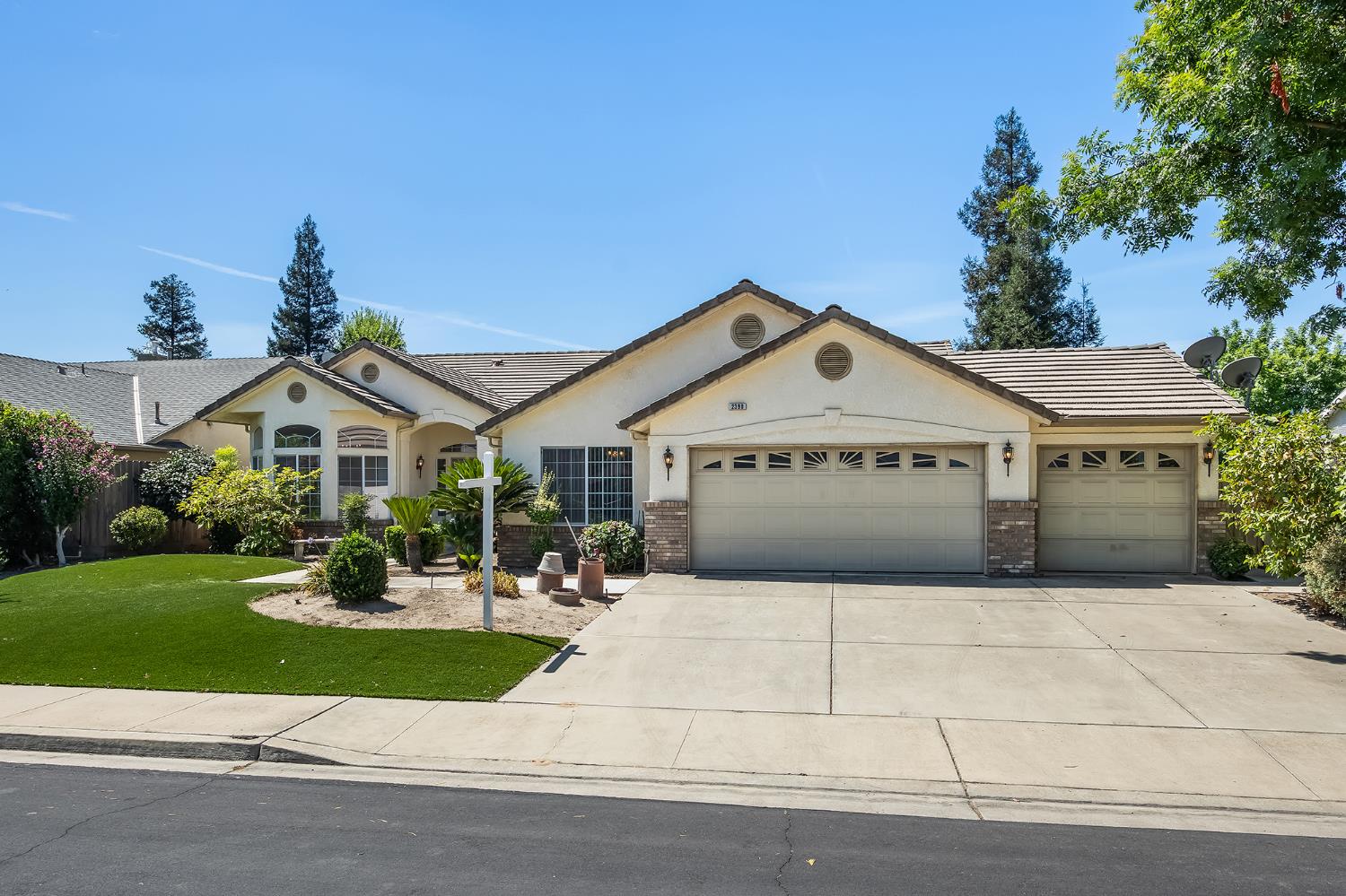 2390 Silverbrooke St, Kingsburg, CA 93631