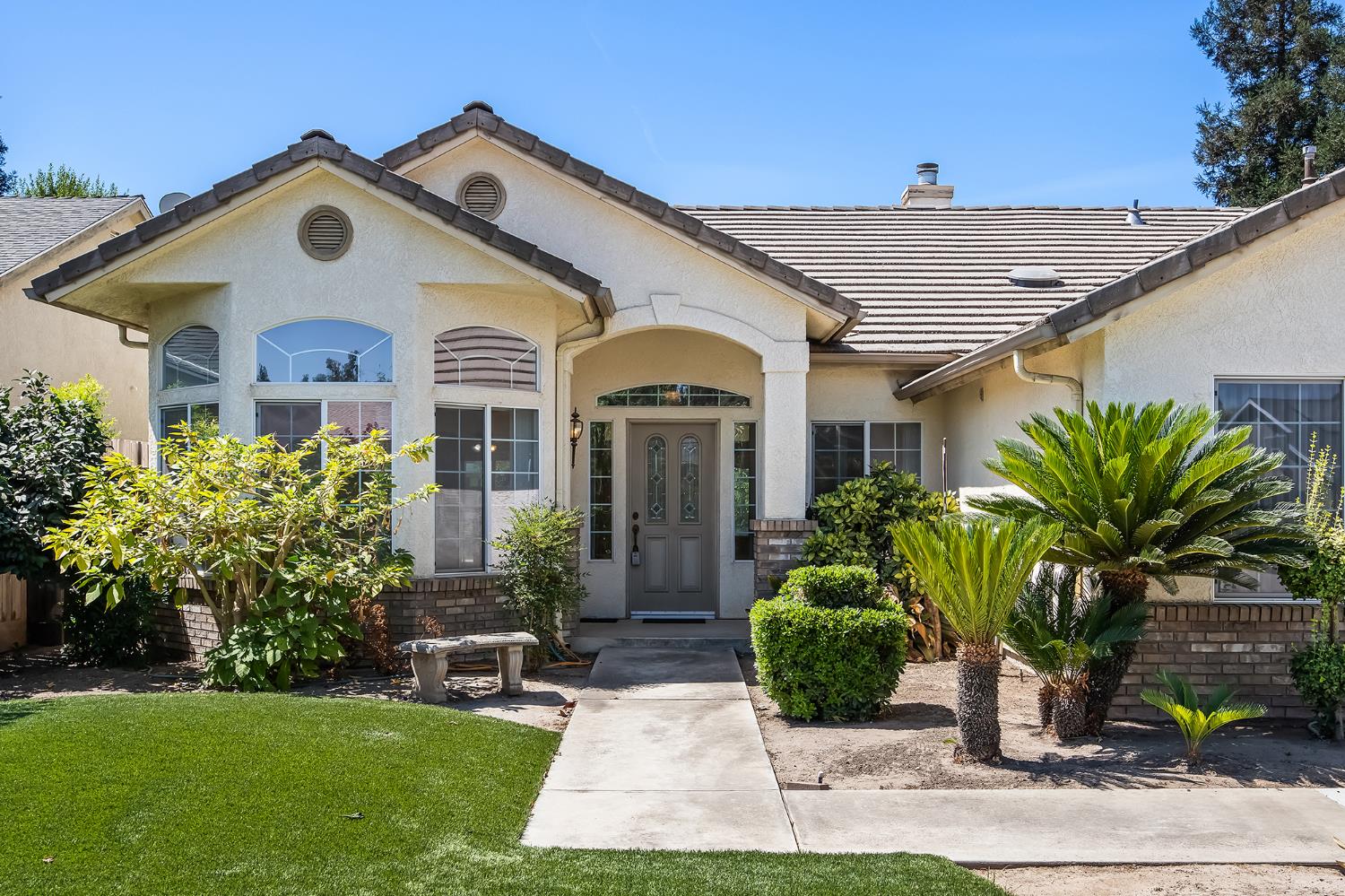 2390 Silverbrooke St, Kingsburg, CA 93631
