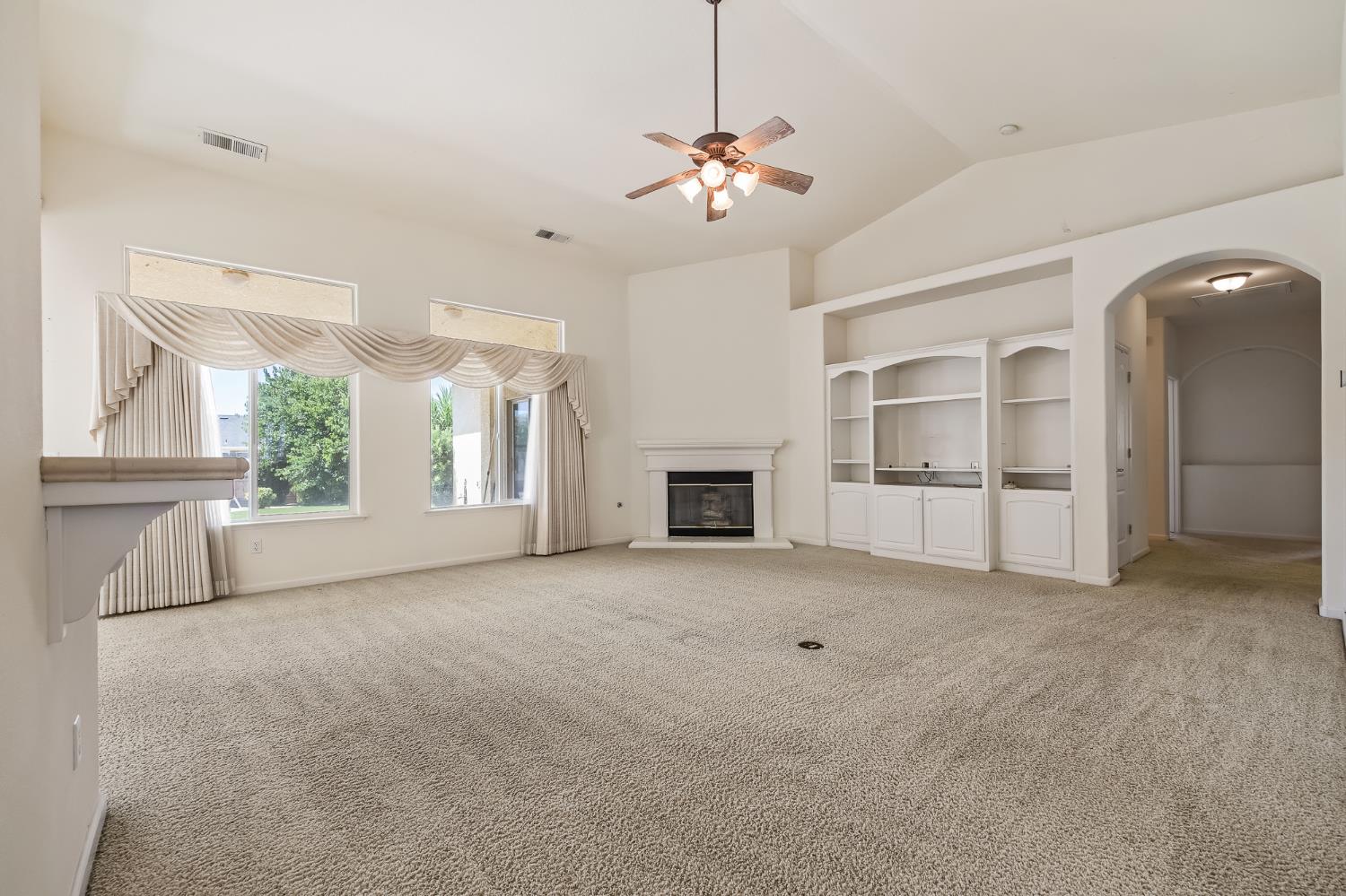 2390 Silverbrooke St, Kingsburg, CA 93631
