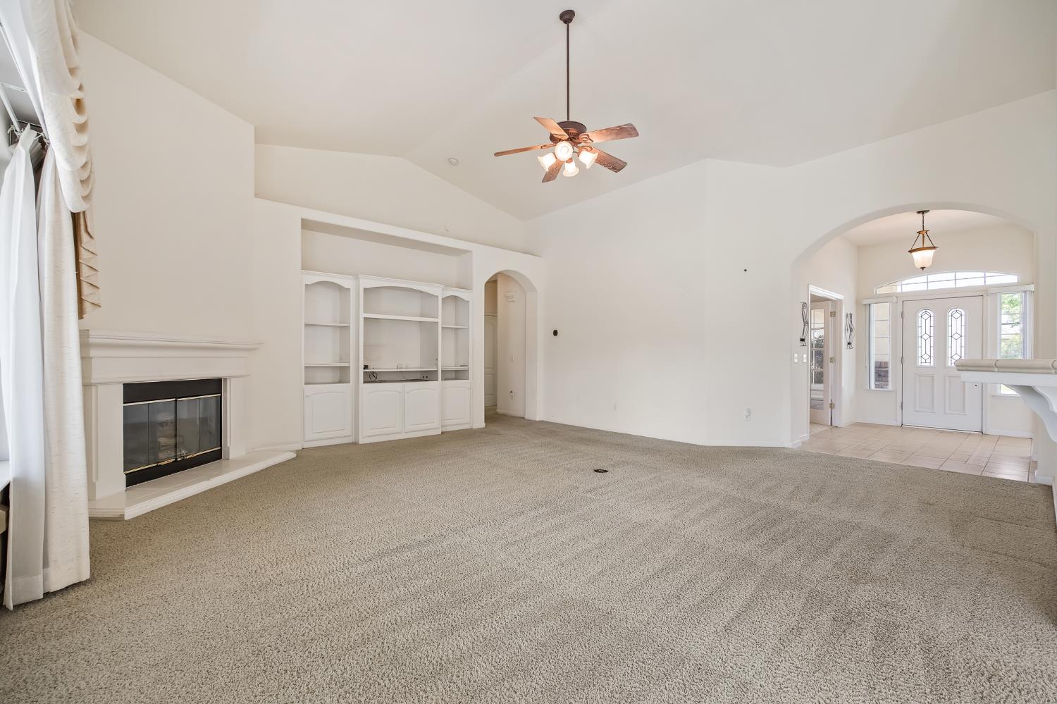 2390 Silverbrooke St, Kingsburg, CA 93631