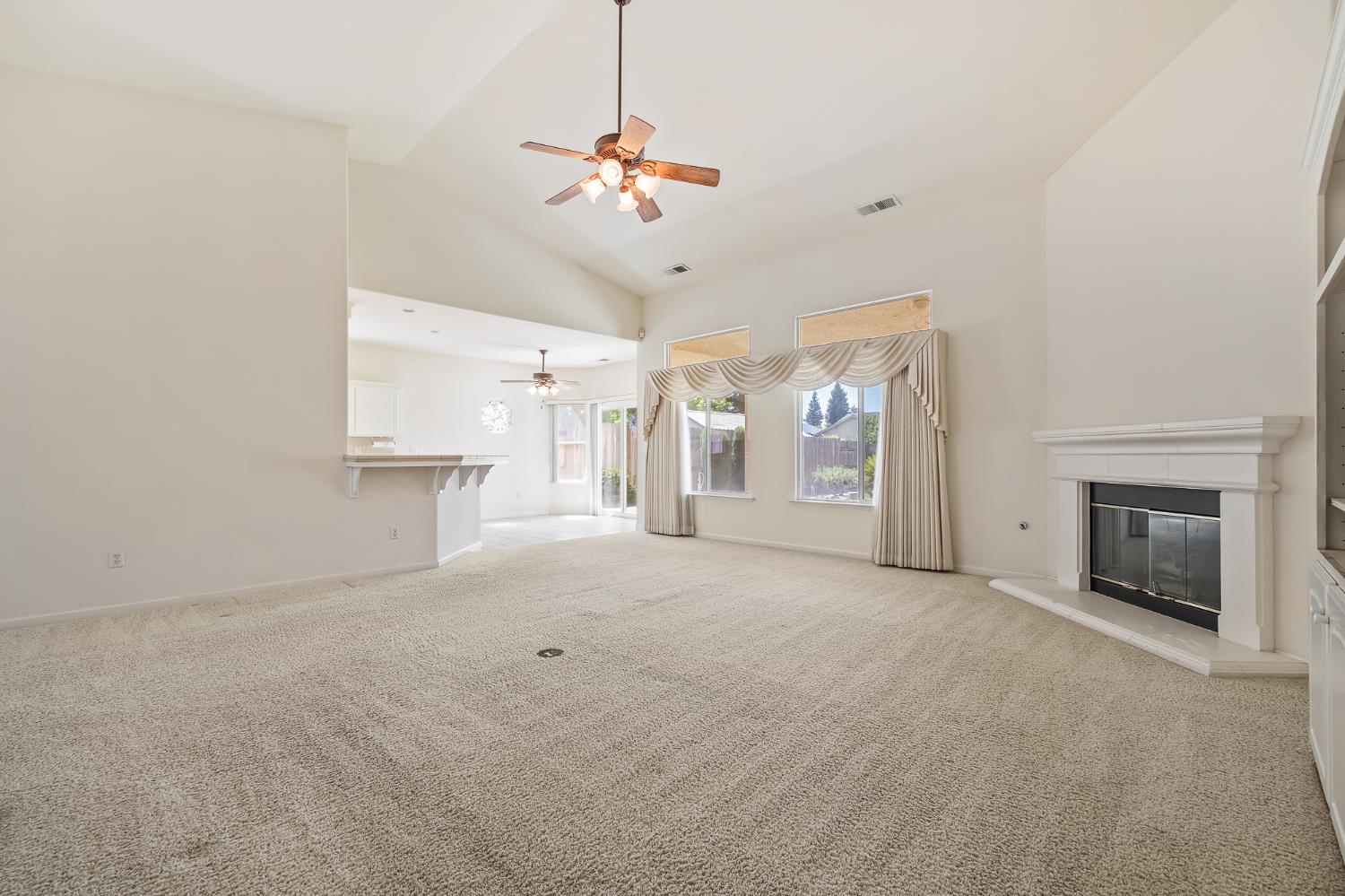 2390 Silverbrooke St, Kingsburg, CA 93631
