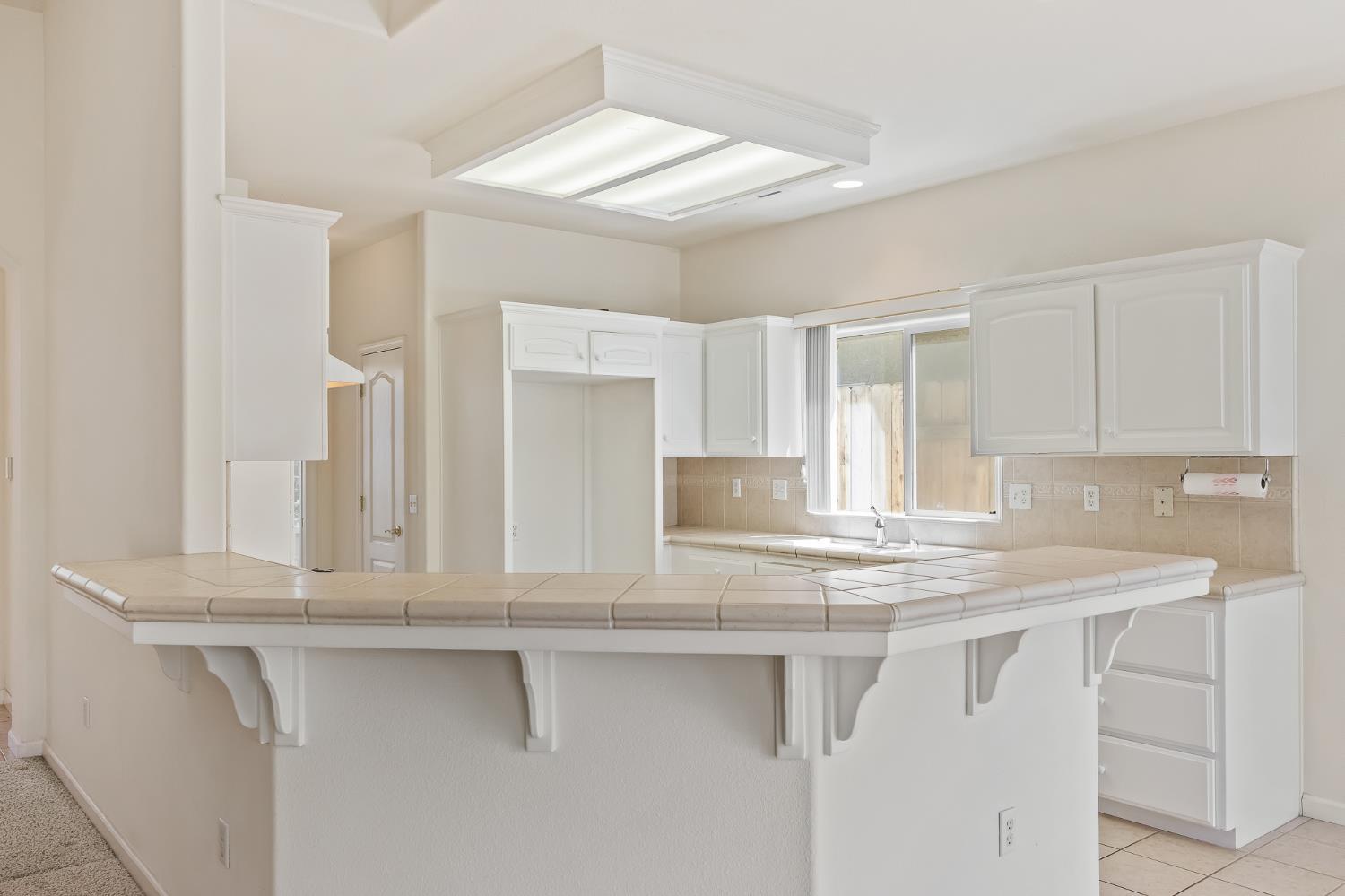 2390 Silverbrooke St, Kingsburg, CA 93631