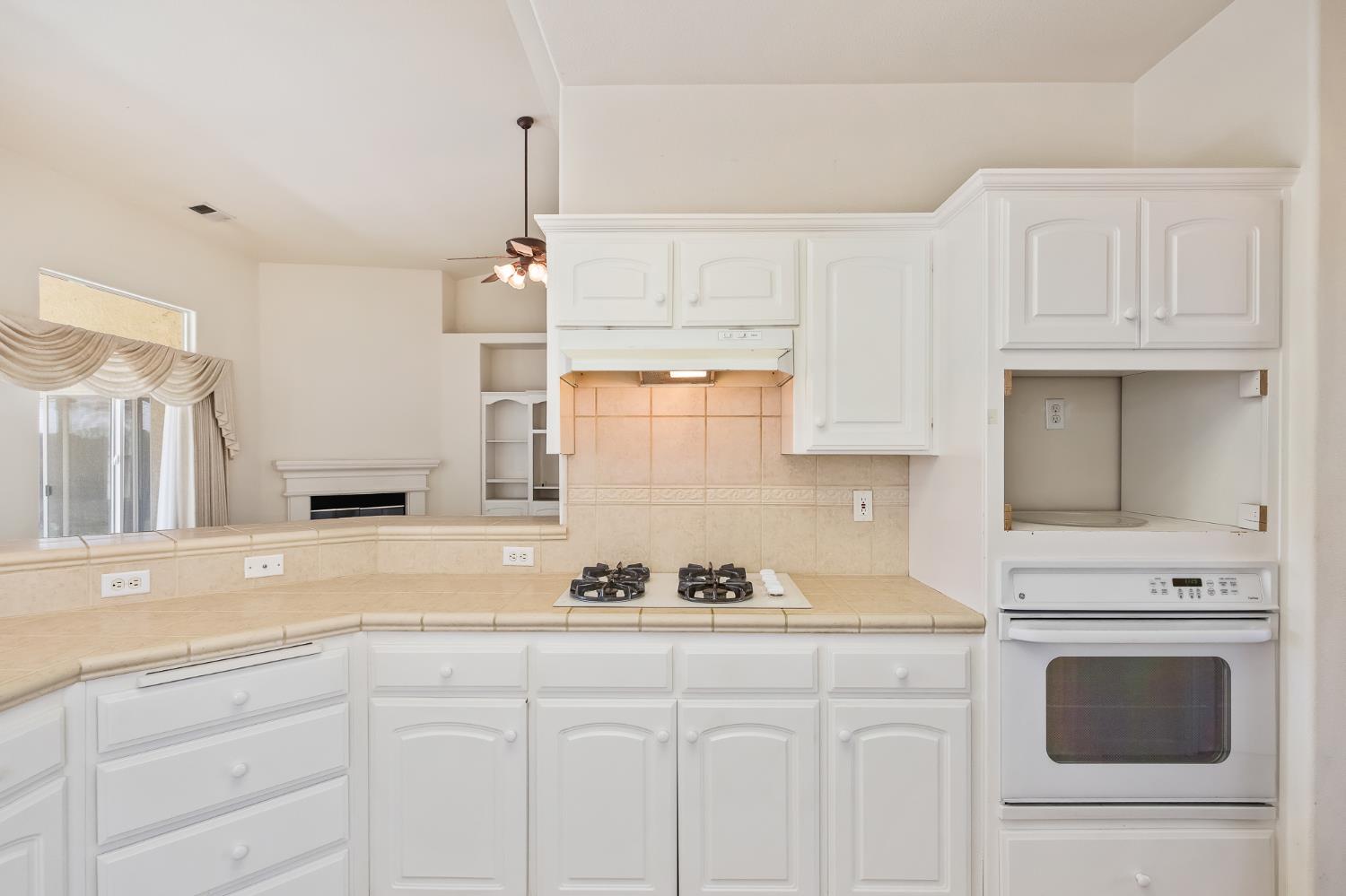 2390 Silverbrooke St, Kingsburg, CA 93631