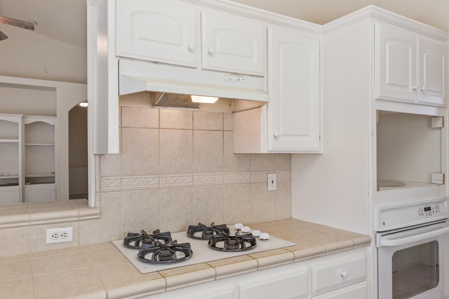2390 Silverbrooke St, Kingsburg, CA 93631