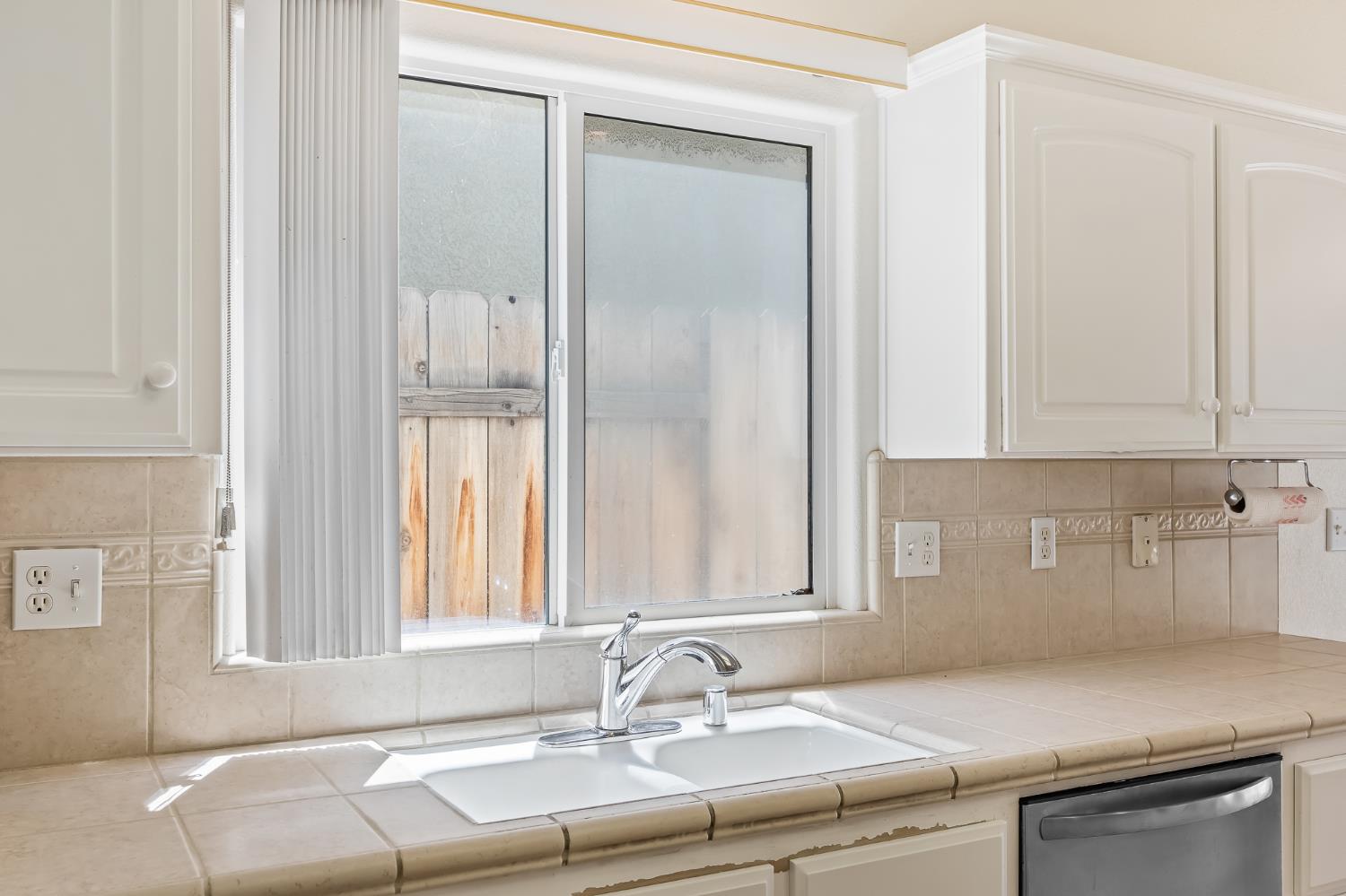 2390 Silverbrooke St, Kingsburg, CA 93631