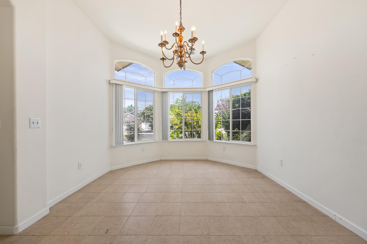 2390 Silverbrooke St, Kingsburg, CA 93631