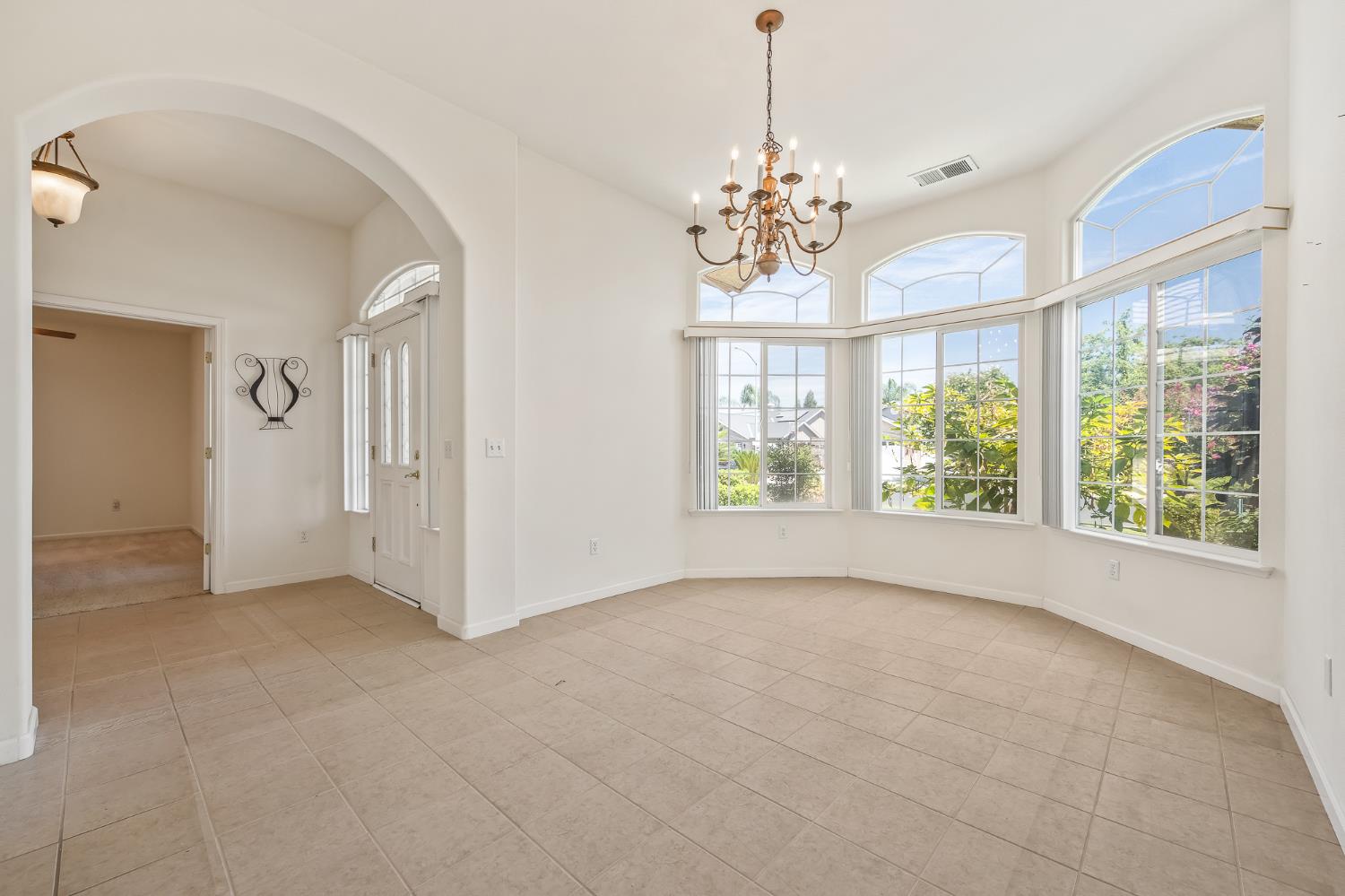 2390 Silverbrooke St, Kingsburg, CA 93631