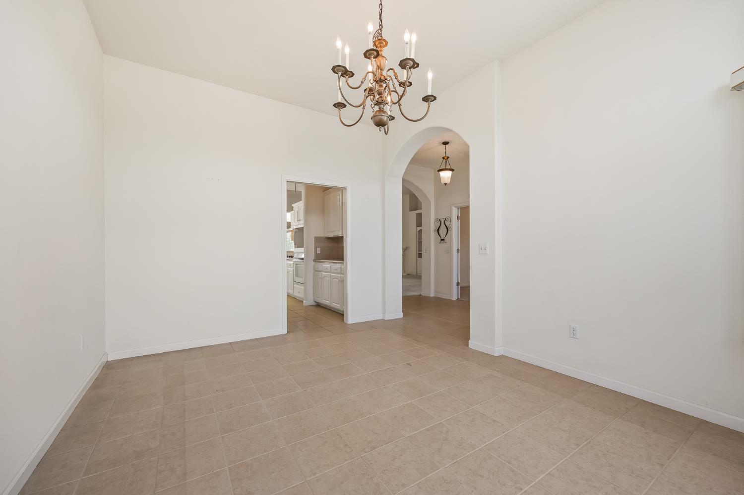 2390 Silverbrooke St, Kingsburg, CA 93631