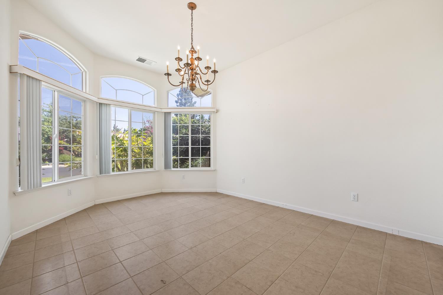 2390 Silverbrooke St, Kingsburg, CA 93631