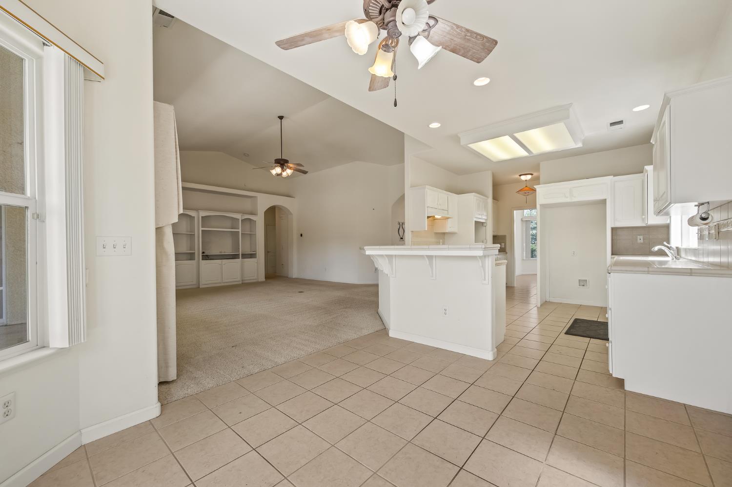 2390 Silverbrooke St, Kingsburg, CA 93631