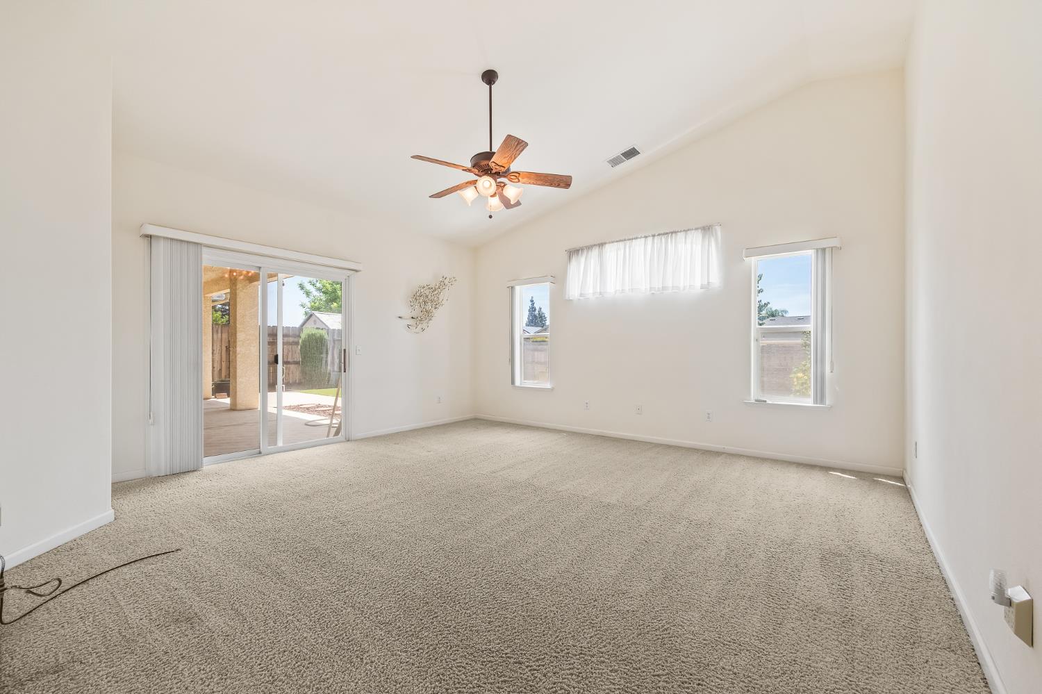 2390 Silverbrooke St, Kingsburg, CA 93631
