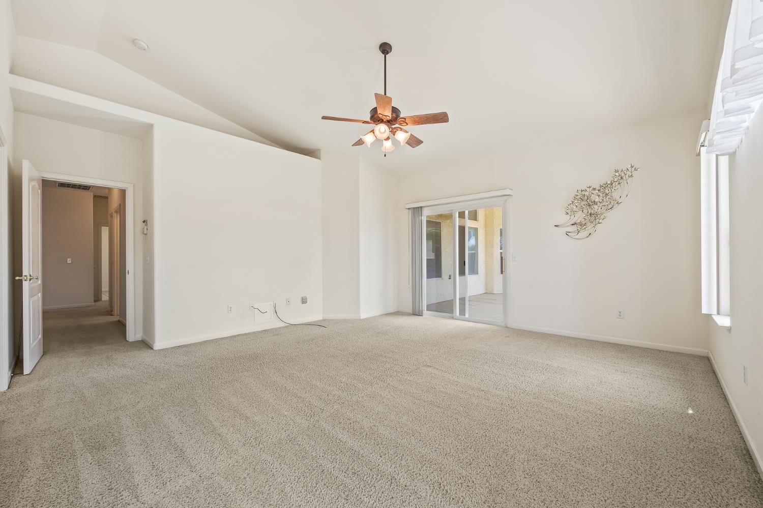 2390 Silverbrooke St, Kingsburg, CA 93631