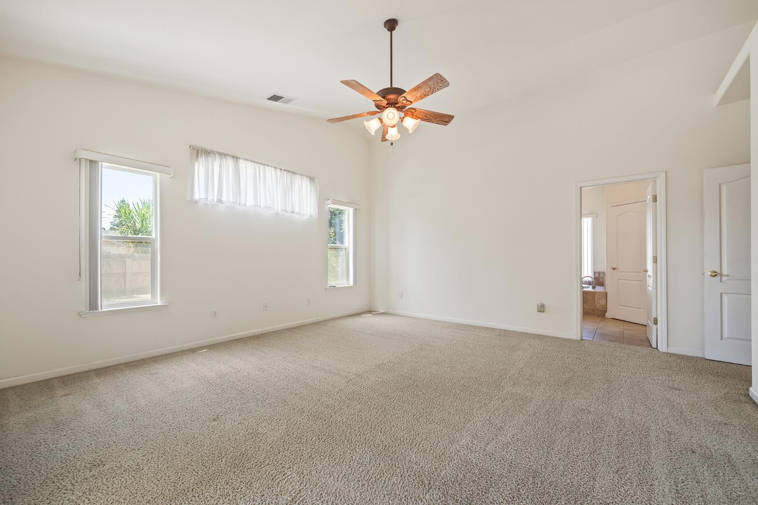 2390 Silverbrooke St, Kingsburg, CA 93631