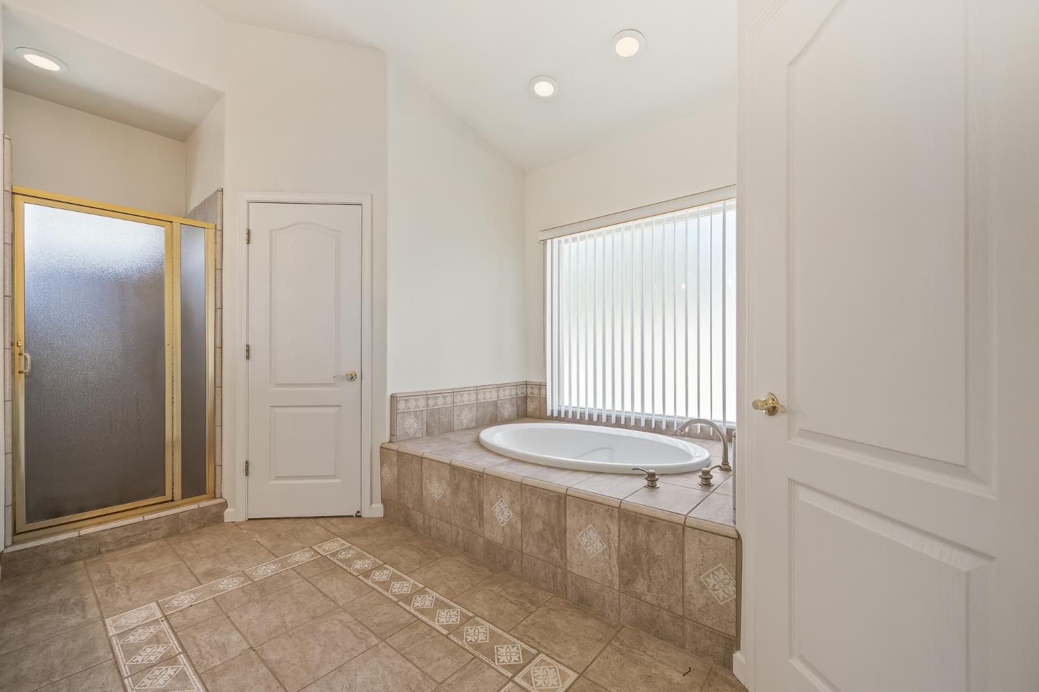 2390 Silverbrooke St, Kingsburg, CA 93631