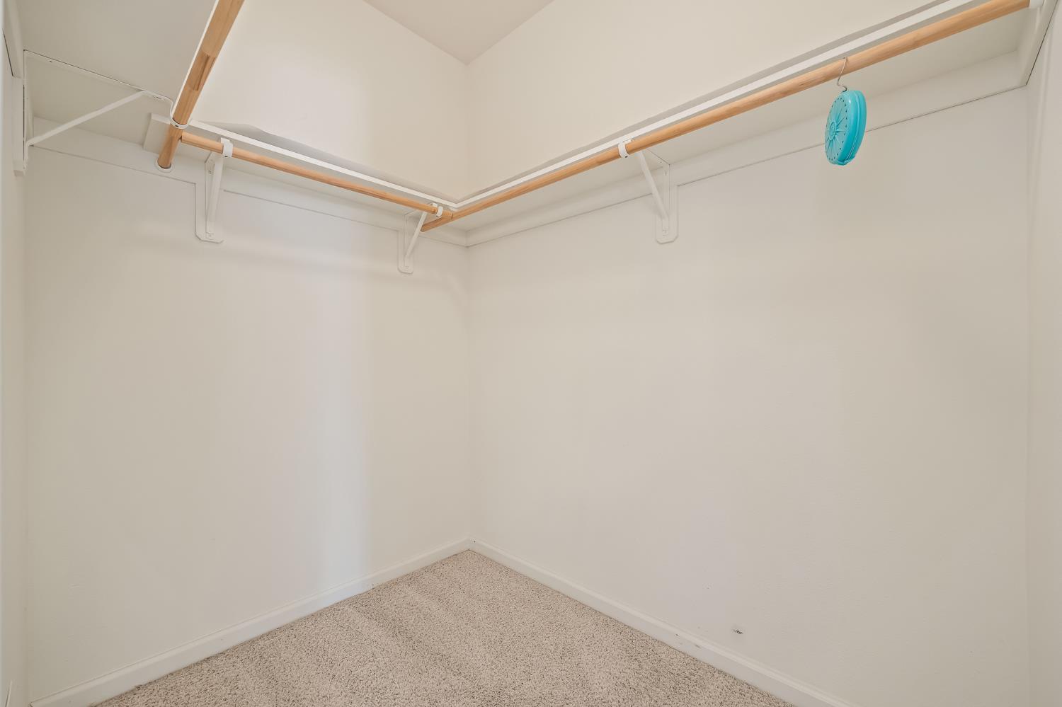 2390 Silverbrooke St, Kingsburg, CA 93631