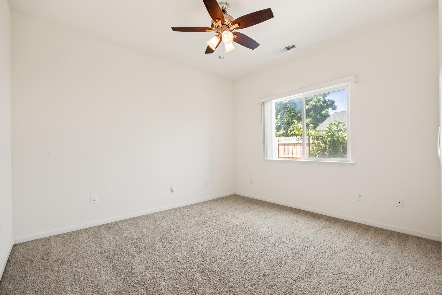 2390 Silverbrooke St, Kingsburg, CA 93631