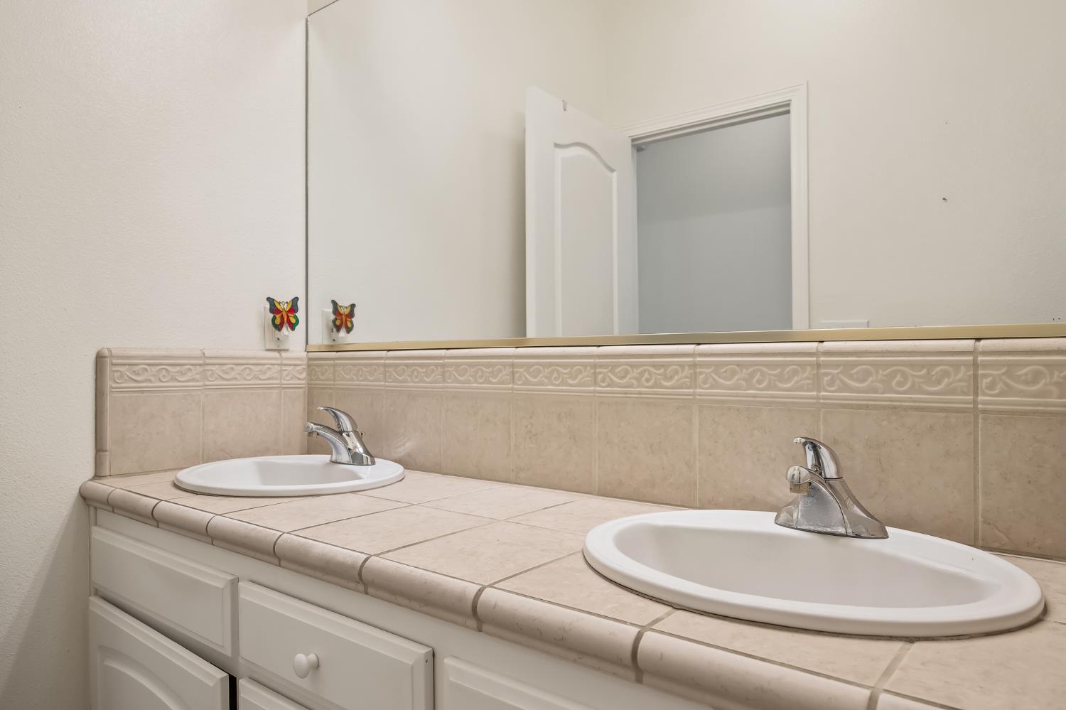 2390 Silverbrooke St, Kingsburg, CA 93631
