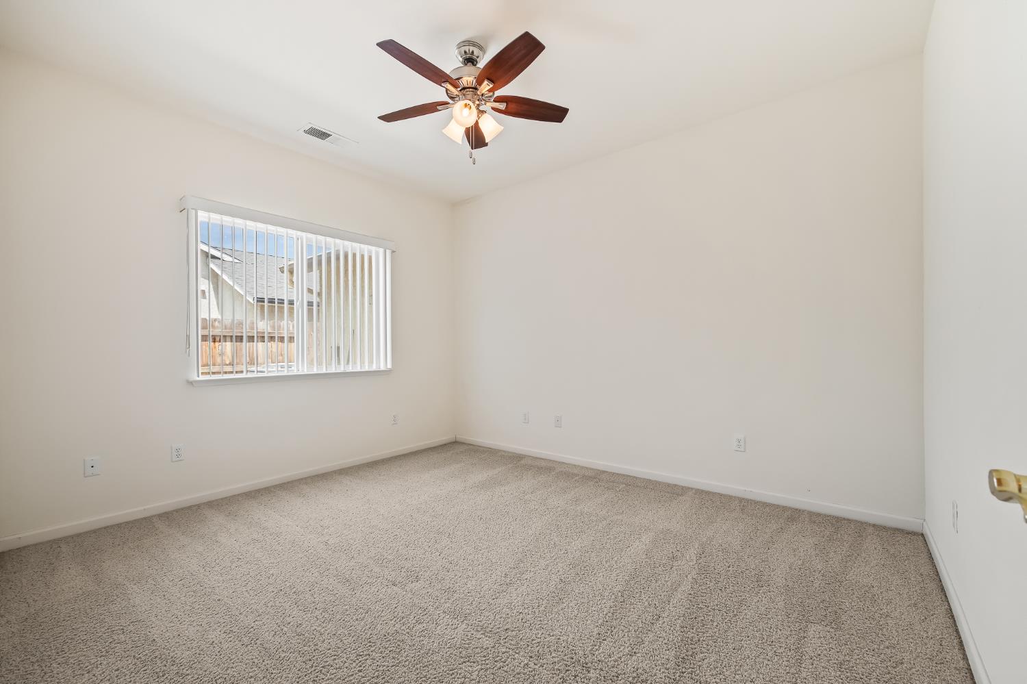 2390 Silverbrooke St, Kingsburg, CA 93631
