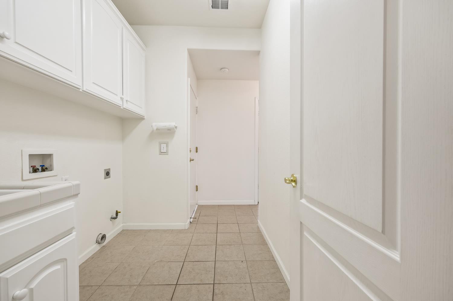 2390 Silverbrooke St, Kingsburg, CA 93631