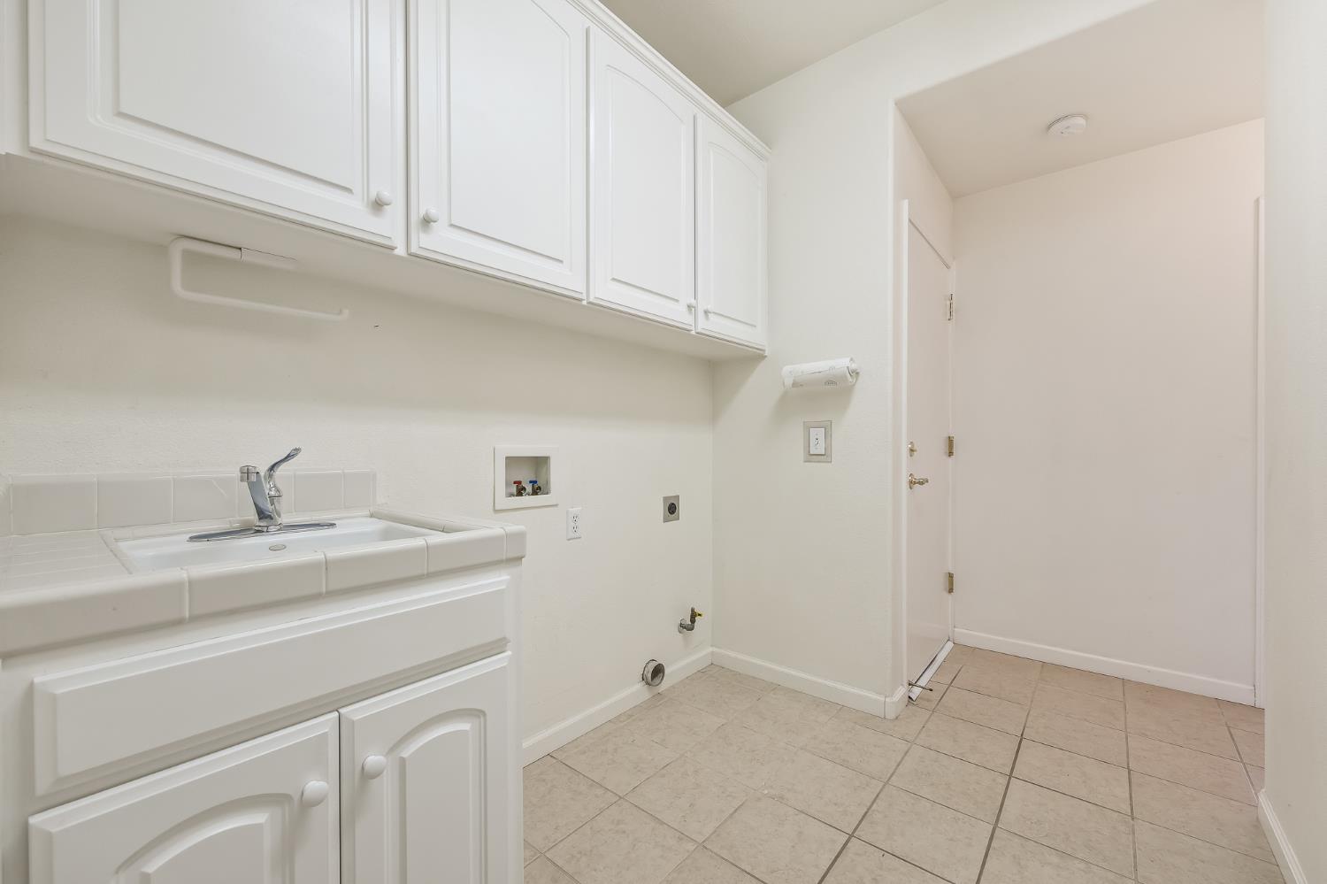 2390 Silverbrooke St, Kingsburg, CA 93631