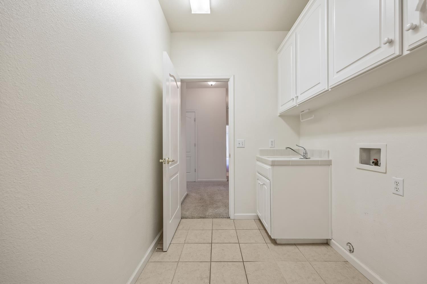 2390 Silverbrooke St, Kingsburg, CA 93631