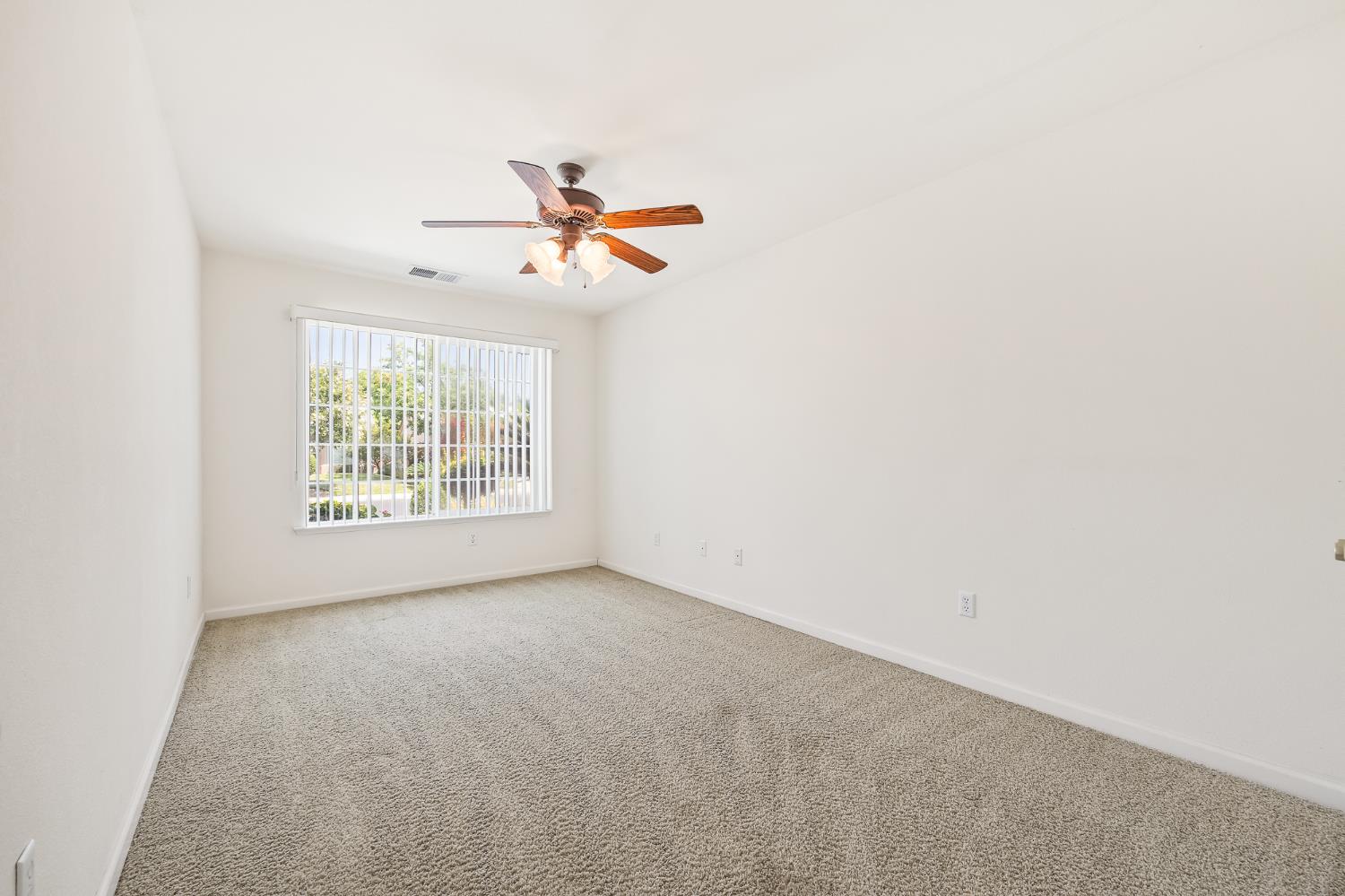 2390 Silverbrooke St, Kingsburg, CA 93631
