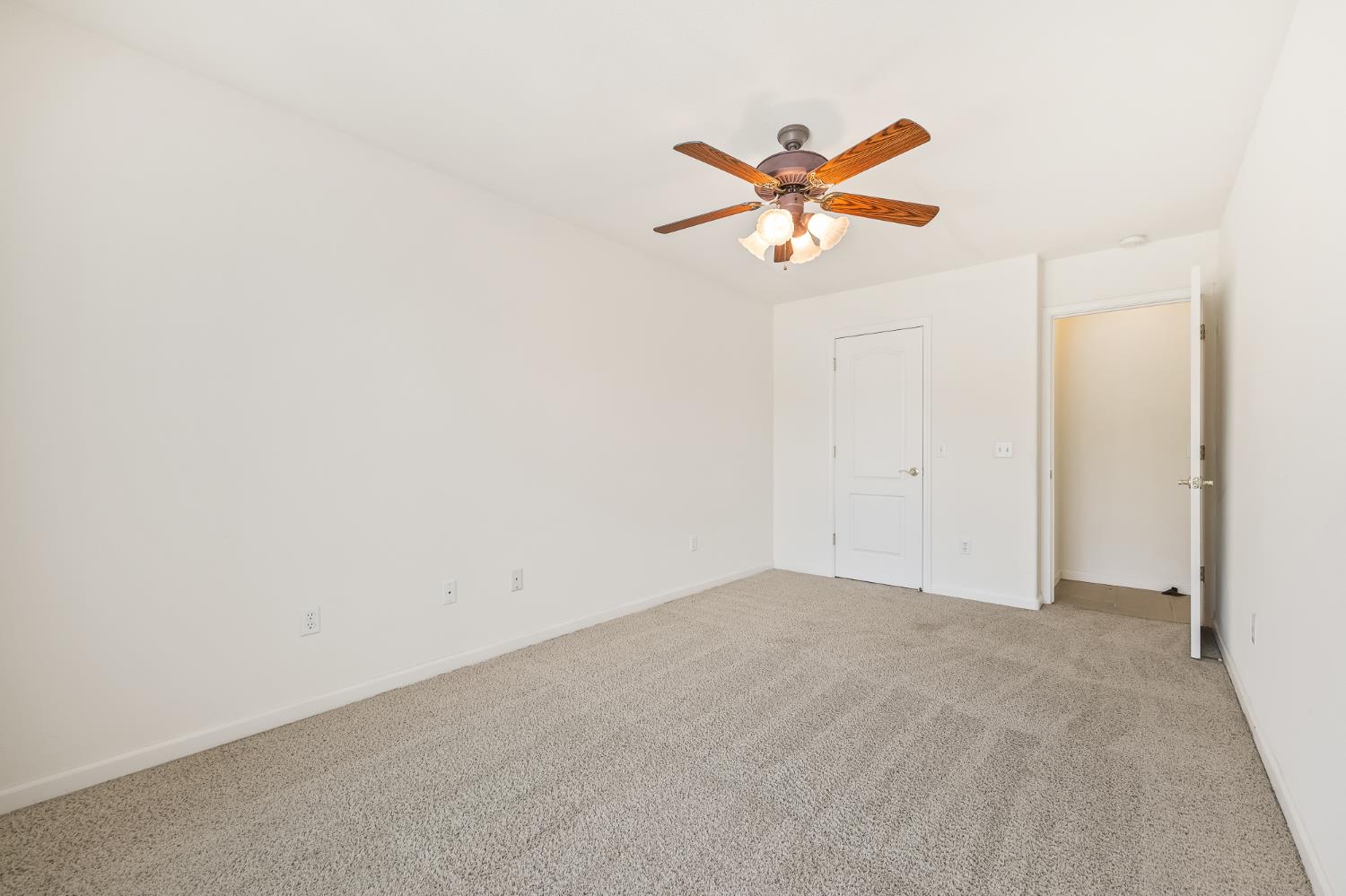 2390 Silverbrooke St, Kingsburg, CA 93631